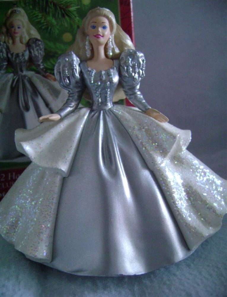 Barbie 2000 Happy Holidays Hallmark Keepsake Ornament